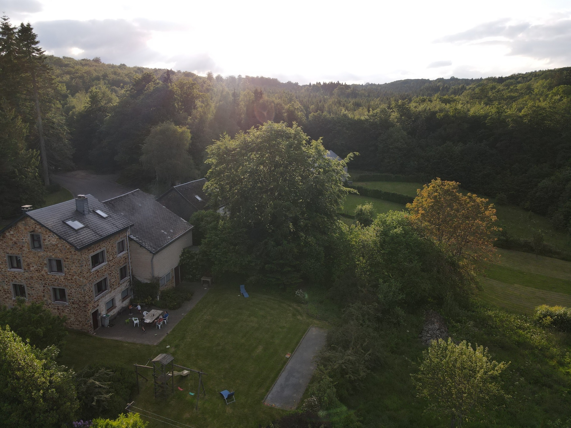Luchtfoto van Ferme au Bois in het bos